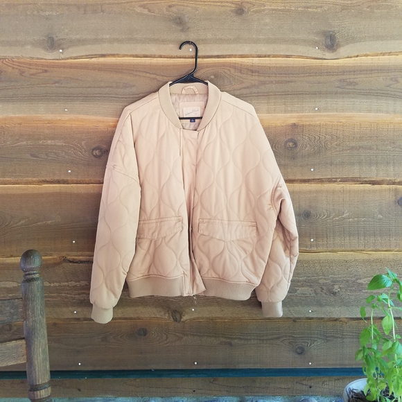 NWOT Universal Thread Tan Cropped Quilted Bomber Jacket Women's M | Fall Staple - Picture 1 of 10